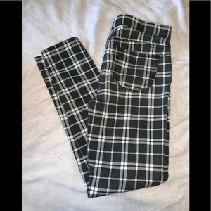 Skinny Stretch Pants that sits at the ankles